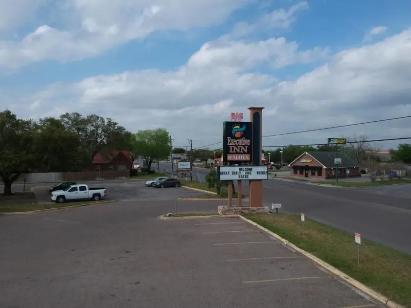 Executive Inn - Image 1