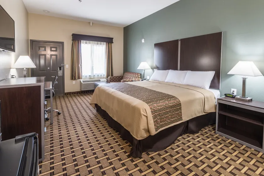 Scottish Inns & Suites - Image 1