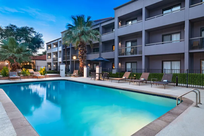 Courtyard by Marriott San Antonio Downtown - Image 1