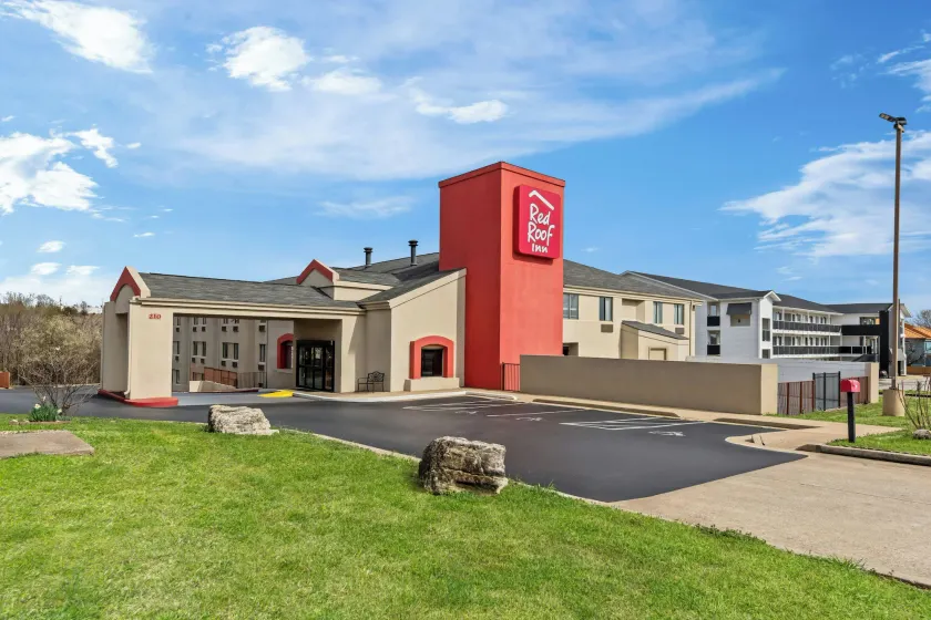 Red Roof Inn Branson - Image 1