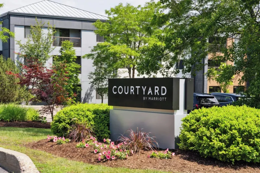 Courtyard Burlington Williston - Image 1