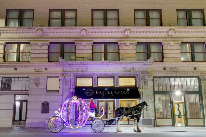 Hotel Gibbs Downtown Riverwalk - Image 1