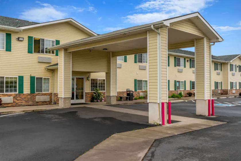 Quality Inn Bend North - Image 1