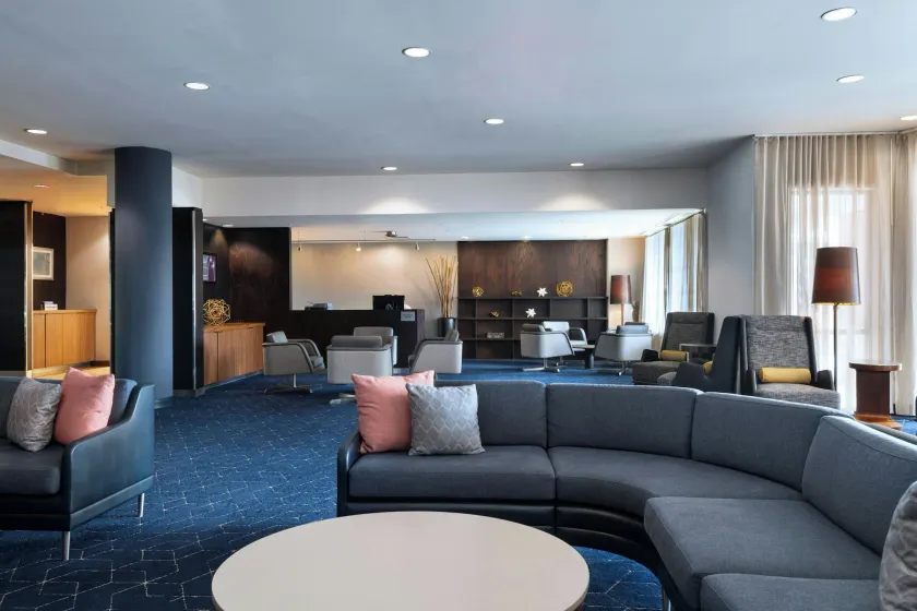 Courtyard by Marriott Omaha Aksarben Village - Image 1