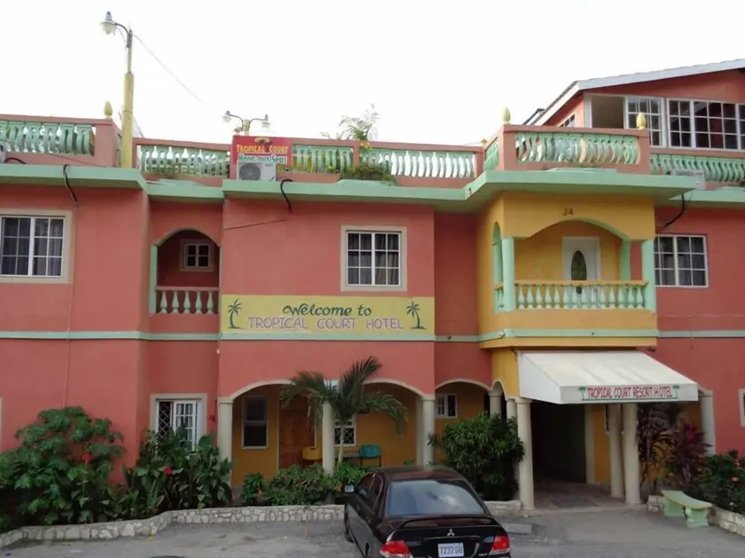 Tropical Court Hotel - Image 1