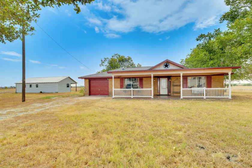20 Mi to Austin: Texas Farmhouse on 10 Acres - Image 1