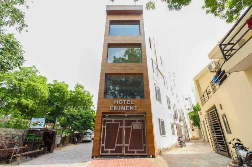 Hotel Eminent - Image 1