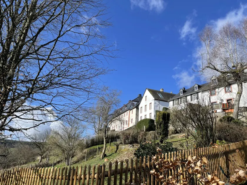 Burghaus & Villa Kronenburg - Image 1