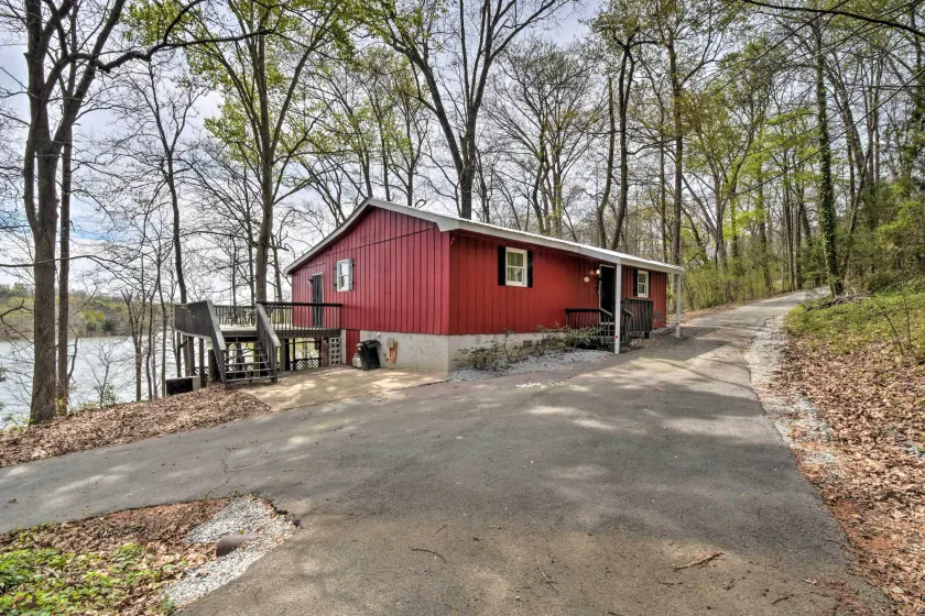 Lakefront Lavonia Cottage w/ 2-Story Dock! - Image 1