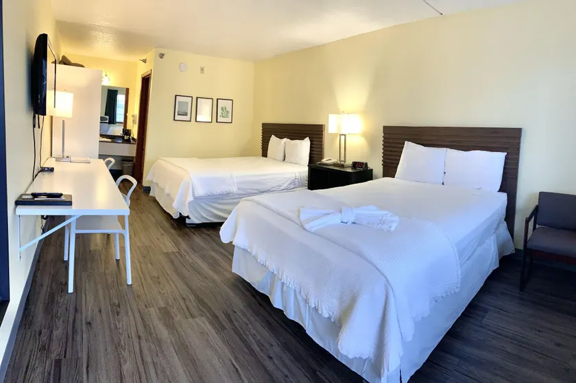 Seven Gables Inn - Image 1