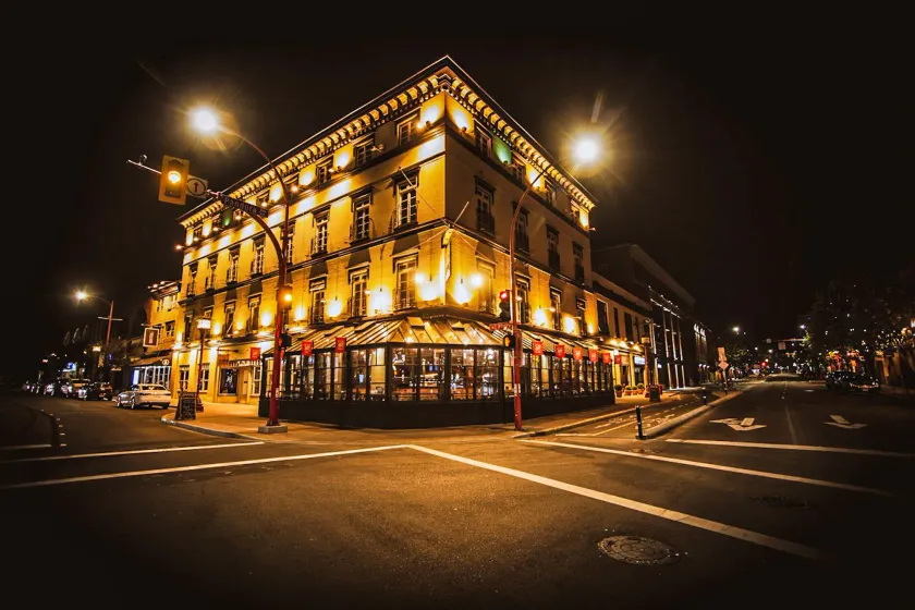 Swans Brewery, Pub & Hotel - Image 1