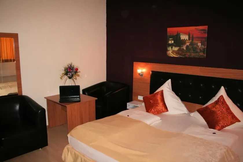 Hotel Drei Kronen - Image 1