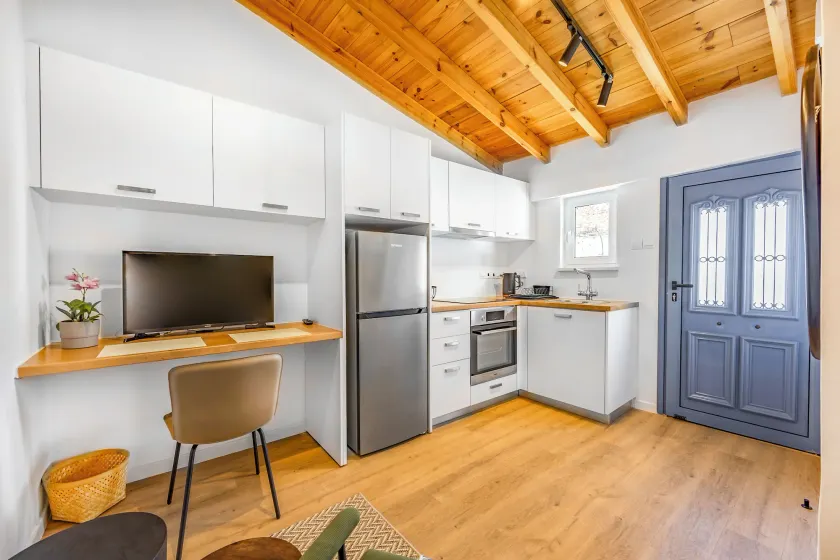 Olga Apt 4- Lovely Studio on Ground Floor - Image 1