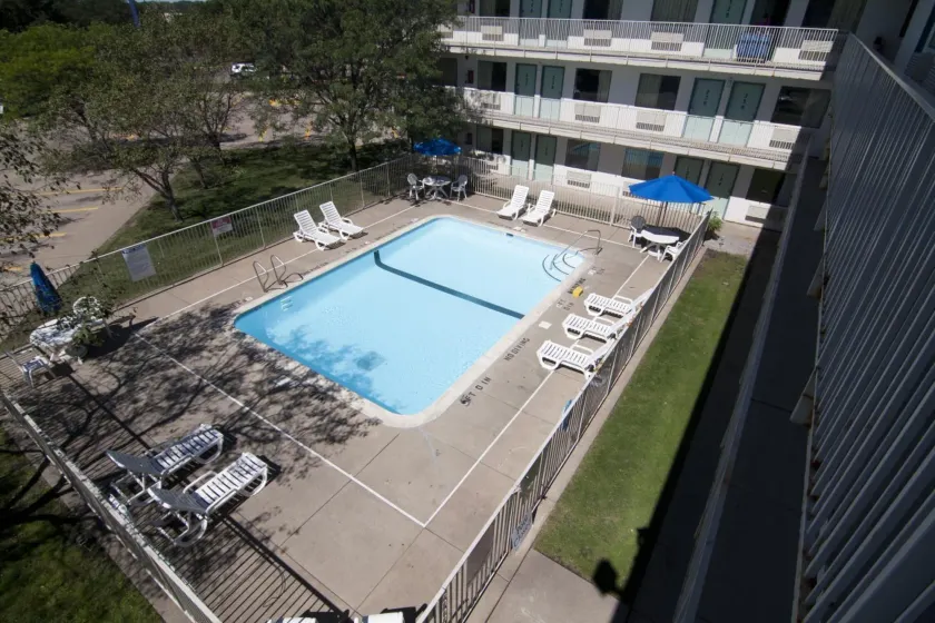 Motel 6-Roseville, MN - Minneapolis North - Image 1