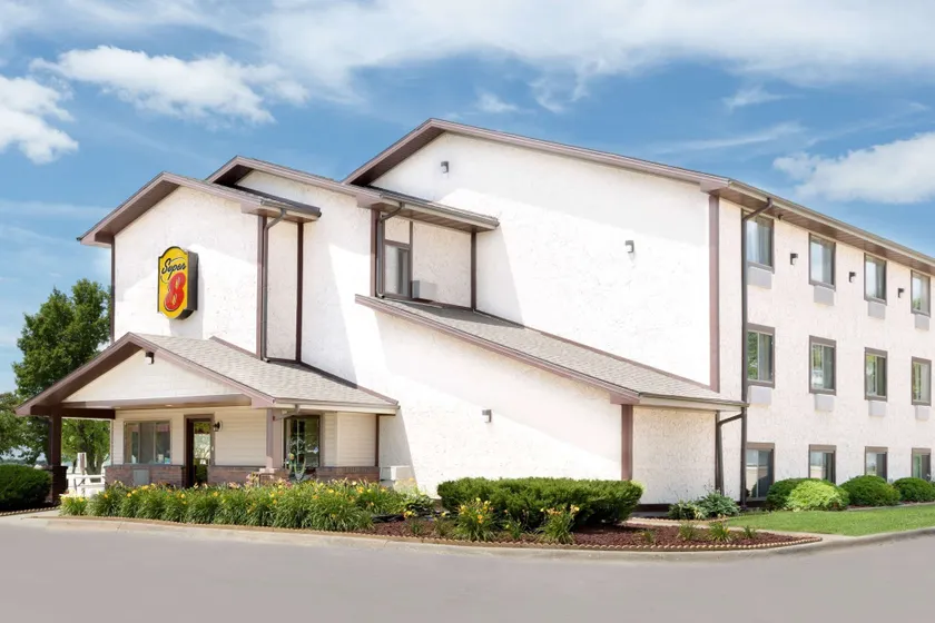 Super 8 by Wyndham Boone - Image 1