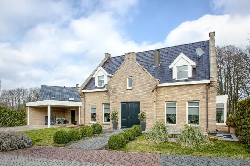 Villa Eltins - Image 1