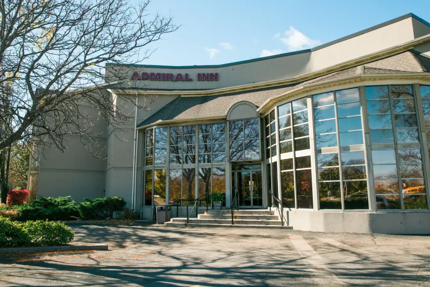 Admiral Inn Hamilton - Image 1