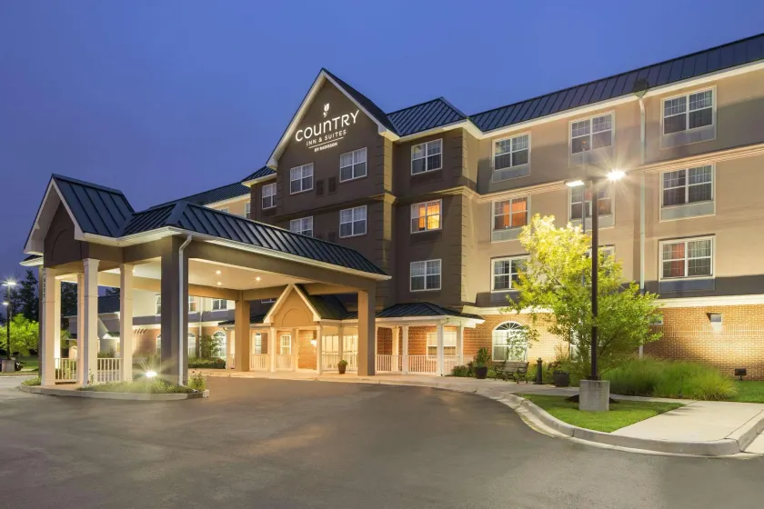 Country Inn & Suites by Radisson, Baltimore North, MD - Image 1