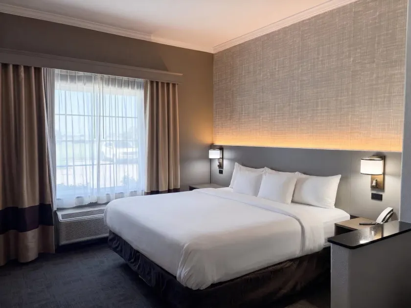 Comfort Suites Galveston Cruise Port Area - Beachside - Image 1