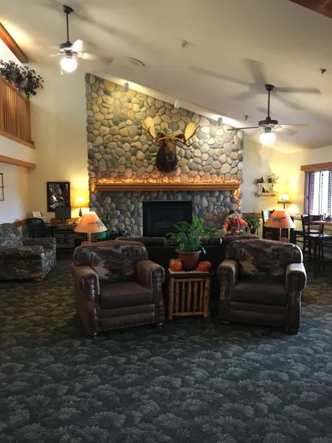 Moose Lake Lodge & Suites - Lobby