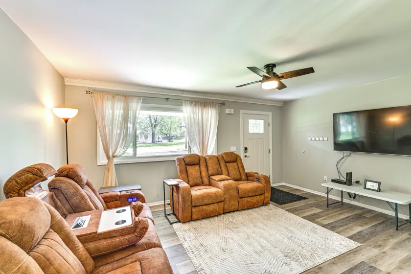 2 Mi to Dtwn: Family Home in Warsaw! - Image 1