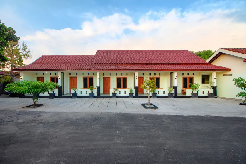 RedDoorz Syariah near Alun Alun Wonosari - Image 1