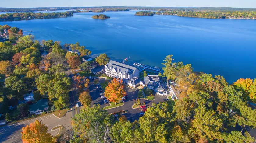 Bay Pointe Inn - Image 1