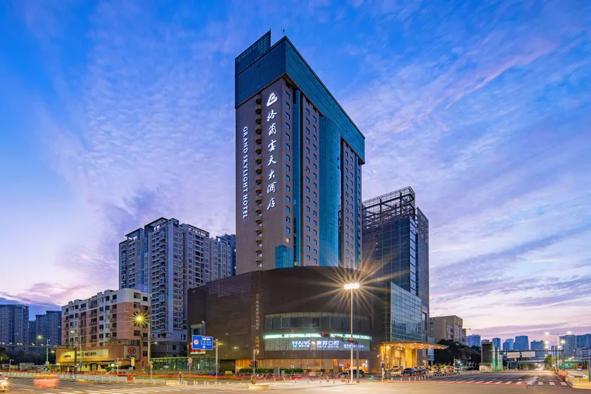 Wan Yue Grand Skylight Hotel - Image 1