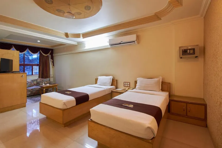 Hotel Swan Inn - Image 1