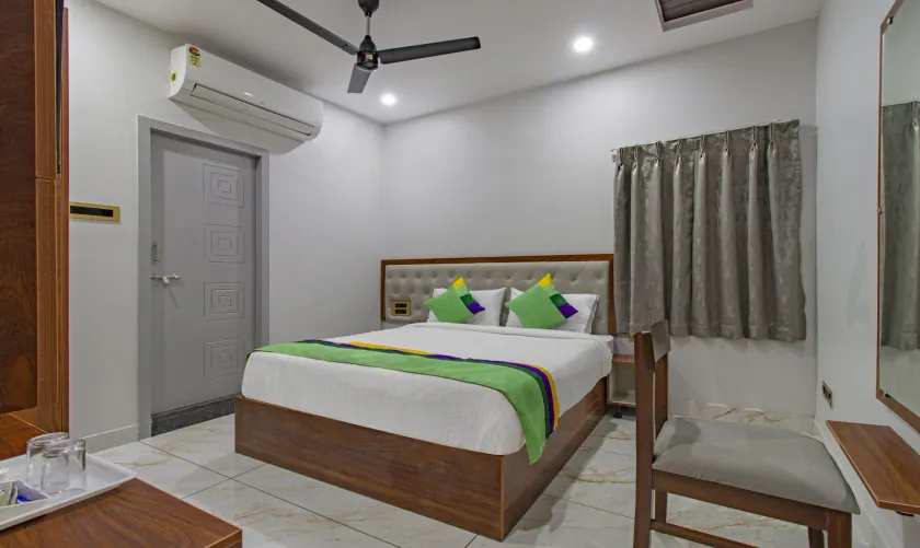 Hotel Abhi Suites - Image 1