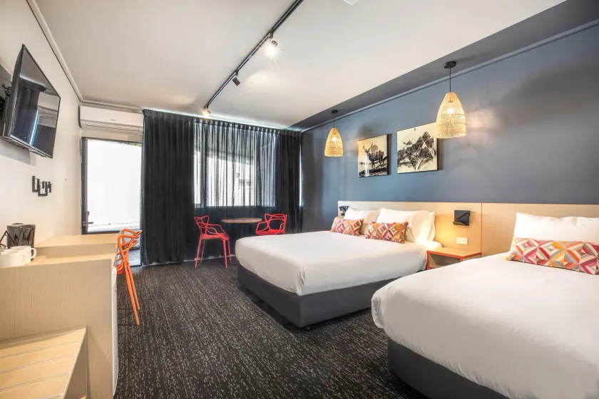 Nightcap at Monash Hotel - Image 1