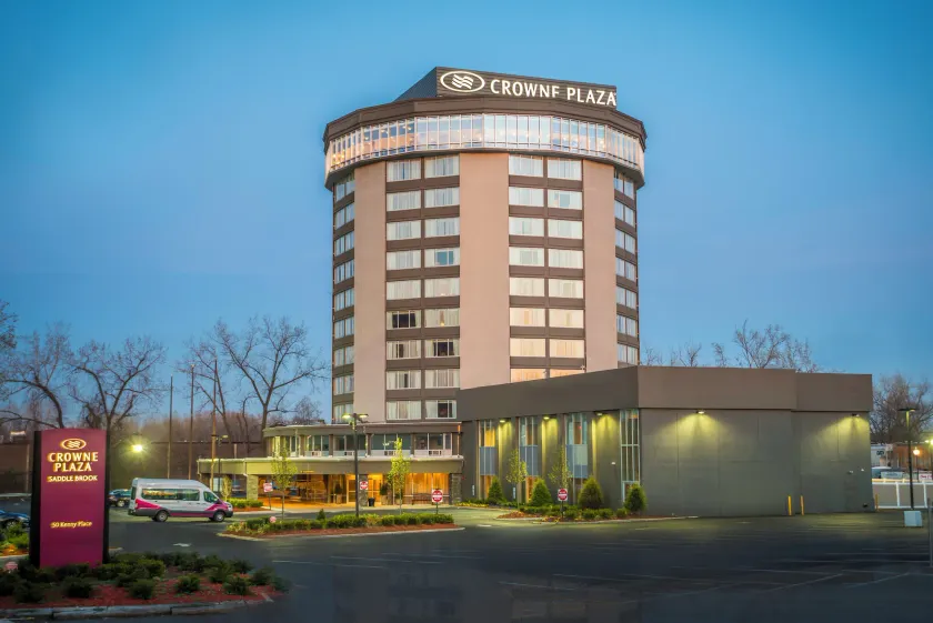 Crowne Plaza Saddle Brook by IHG - Image 1