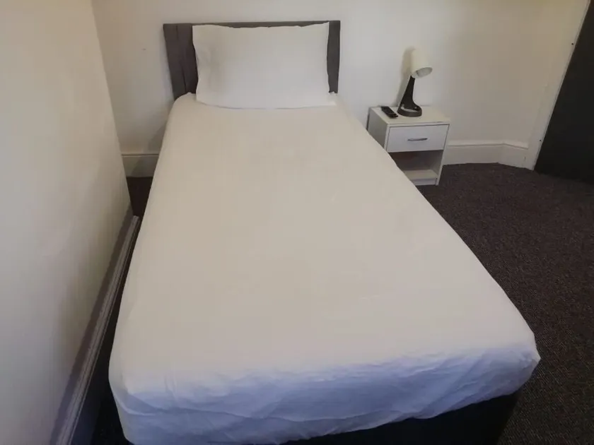 Green-Lodge Triple Double & Single Rooms Near LFC Anfield Free Street Parking 24-7 - Image 1