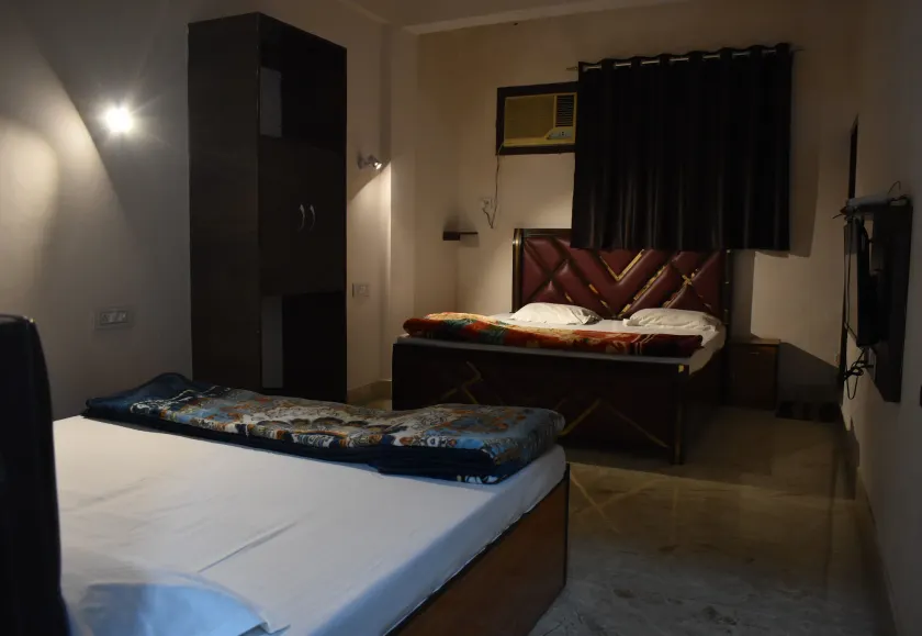 Hotel Prakash Paradise - Image 1