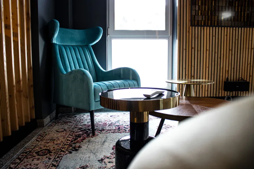 Nikii City Hotel - Lobby sitting area