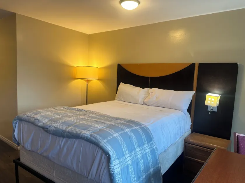 American Plaza Motel - Image 1