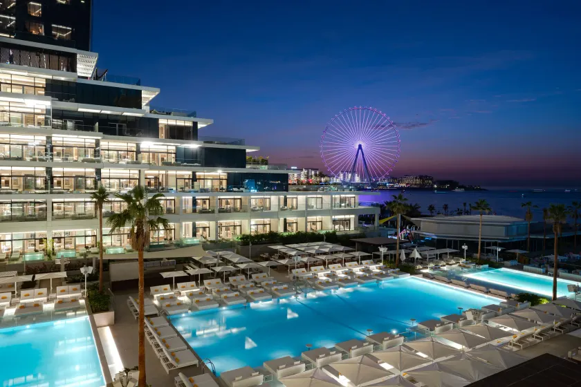  FIVE LUXE - Image 1