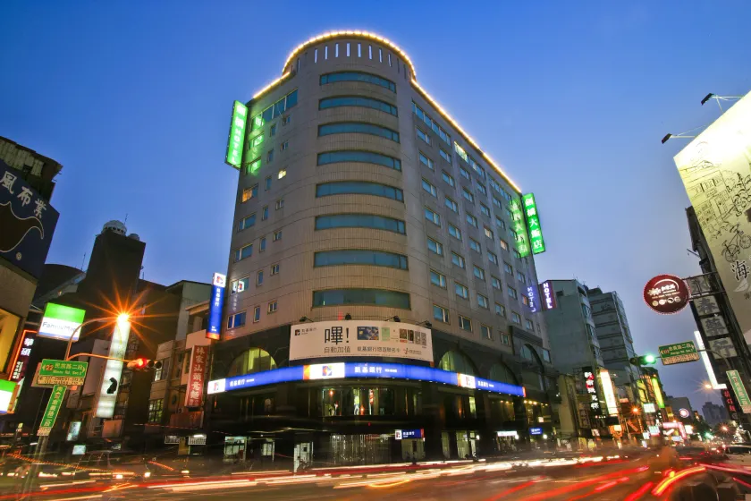 Cambridge Tainan Hotel - Image 1