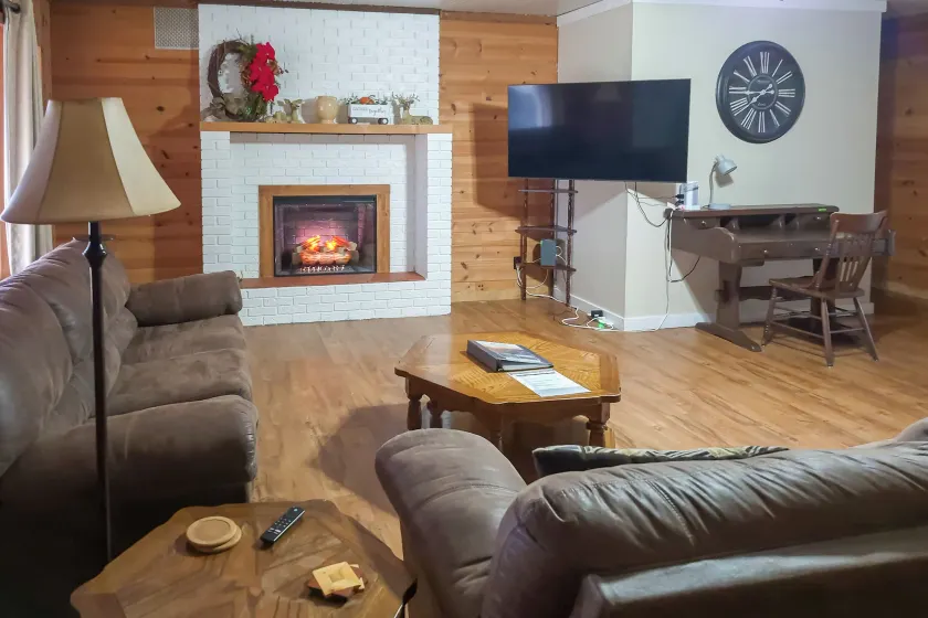 Garden of the Gods Retreat w/ Hot Tub & Fire Pit - Image 1