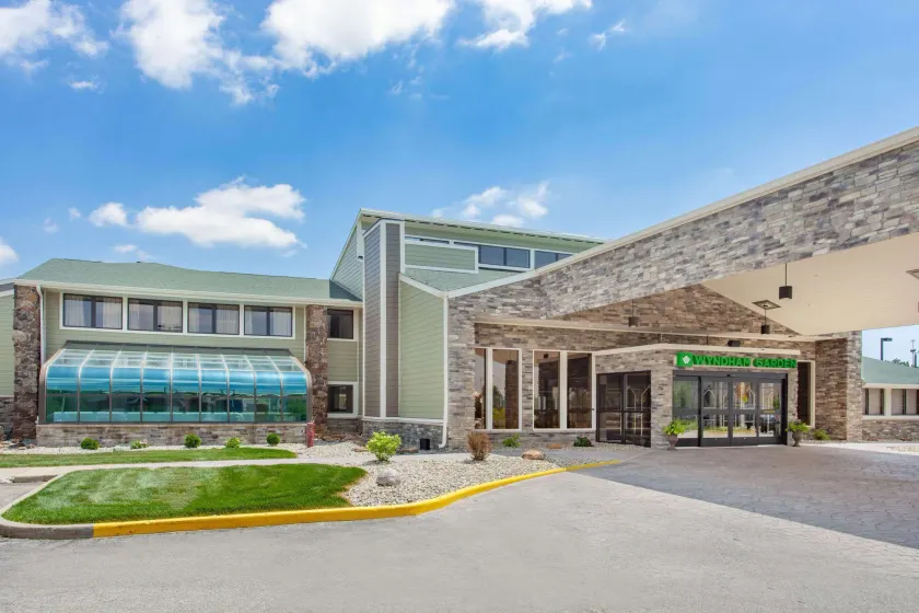 Wyndham Garden Fort Wayne - Image 1