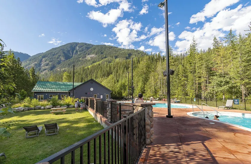Crazy Creek Resort & Hot Pools - Image 1