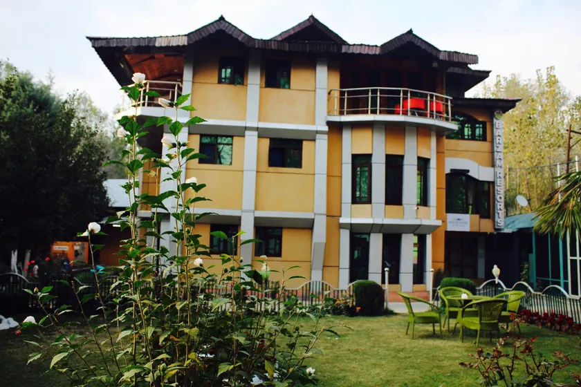  Barzam Lake View Resort - Image 1