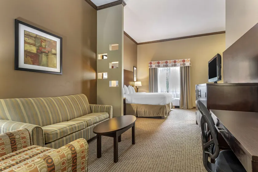 Best Western Plus Texoma Hotel & Suites - Image 1