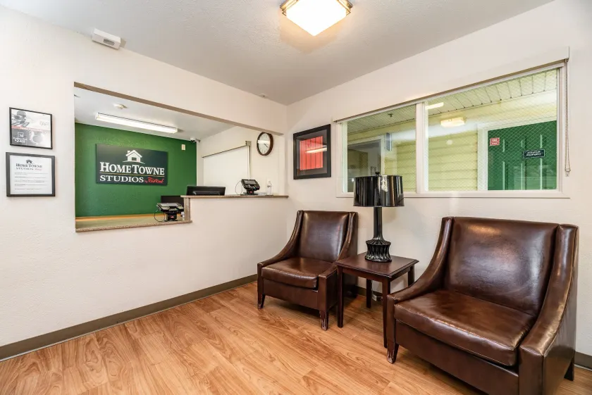 HomeTowne Studios by Red Roof Fresno - West - Image 1
