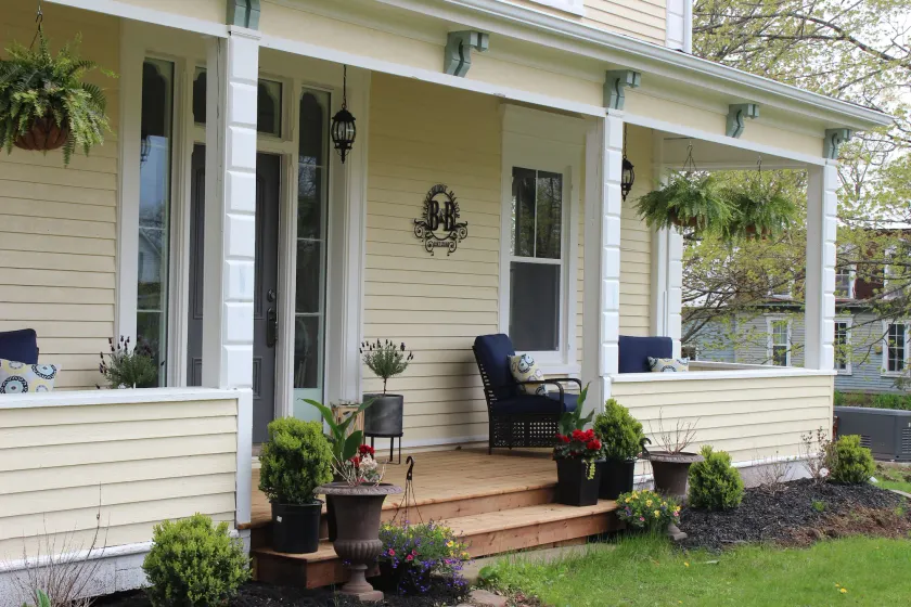 Maplehurst Manor Bed and Breakfast - Image 1