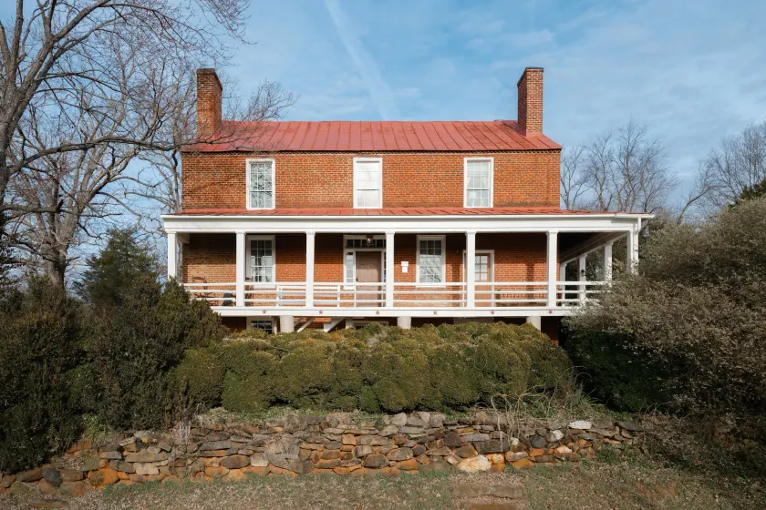 The Crossroads Inn - Image 1