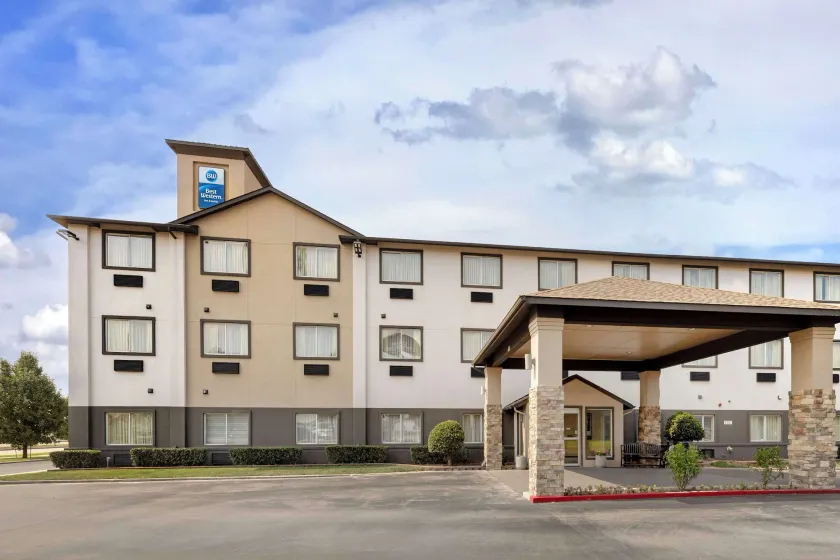 Best Western Greentree Inn & Suites - Image 1