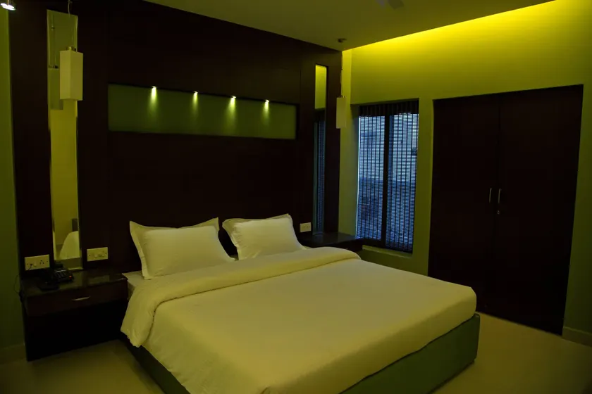 Leisure Stays - Premium Suites - Image 1