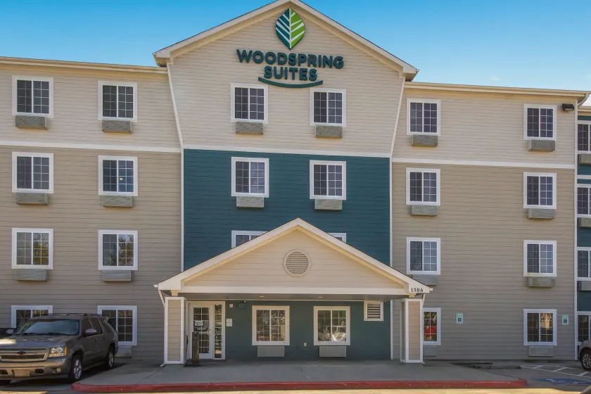 WoodSpring Suites Houston La Porte - Image 1