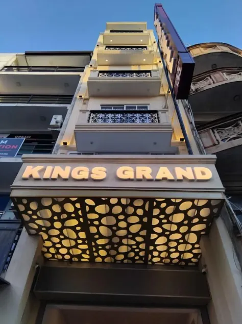 Kings Grand Hotel - Image 1